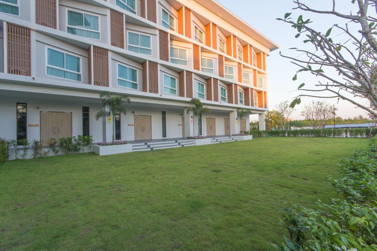 Donchan Grand Hotel Chiang Mai Exterior foto