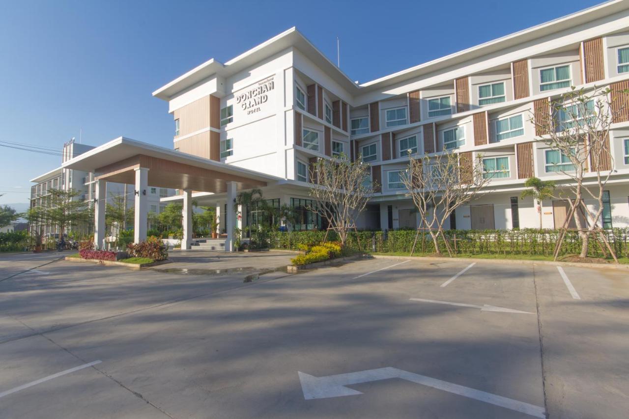 Donchan Grand Hotel Chiang Mai Exterior foto